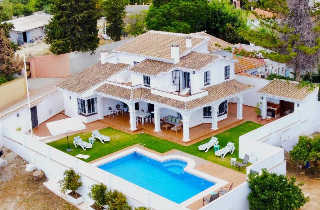 Evans Realty AV Villa & Piscina & Bbq & Chill Out - 2