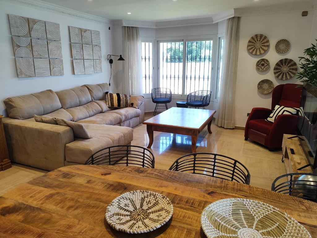 Evans Realty AV Villa & Piscina & Bbq & Chill Out - 4