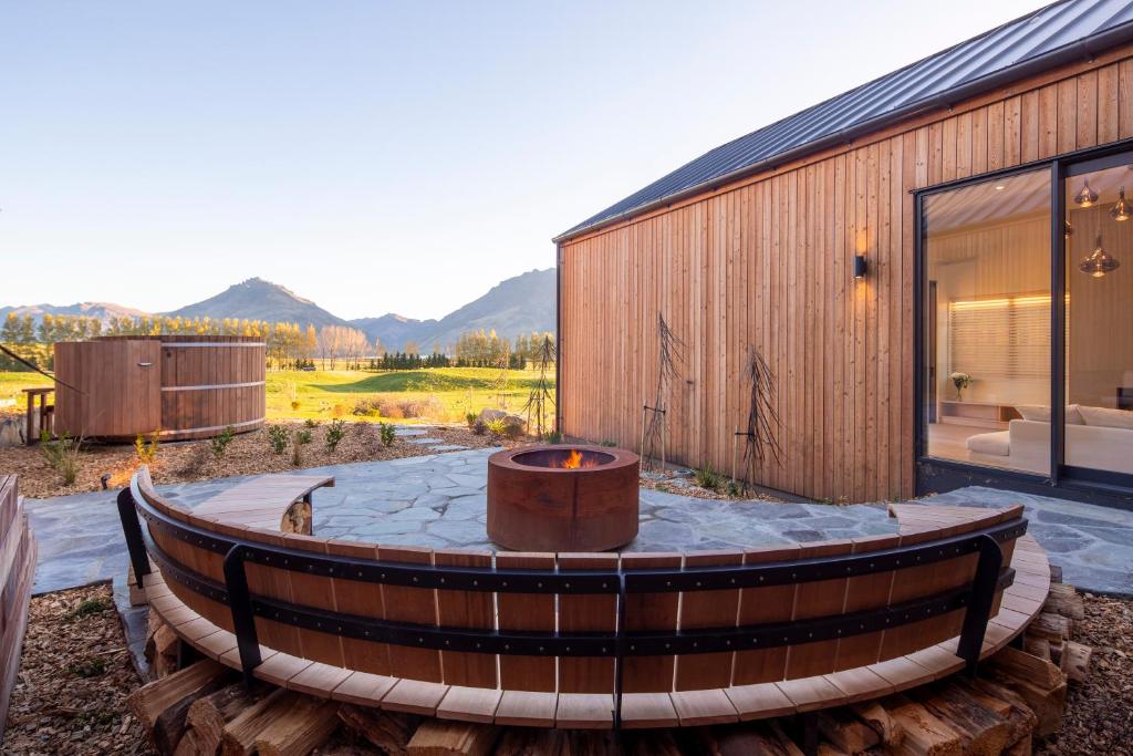 Jacks Point Rise by MajorDomo, Frankton