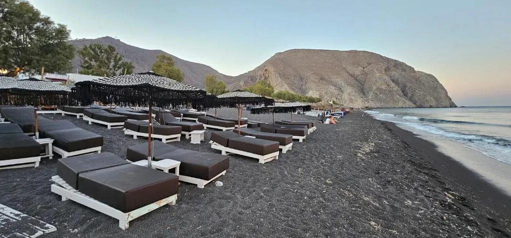 Pleasure Black Beach Perissa Santorini, hotel en Perissa