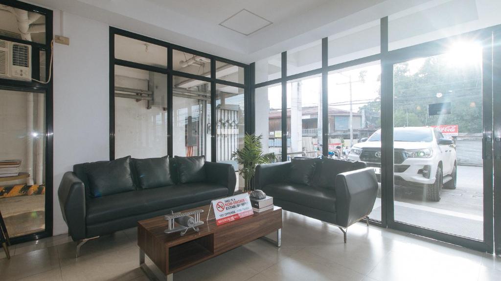 レッドドアーズ アット トラベラー イン マティナ (RedDoorz @ Traveler Inn Matina) 外観