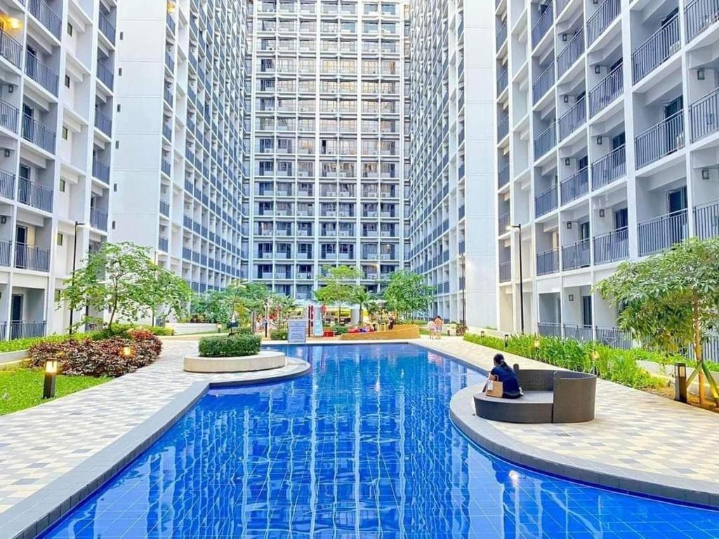 E & R Staycation Condotel near Mall of Asia, Manila