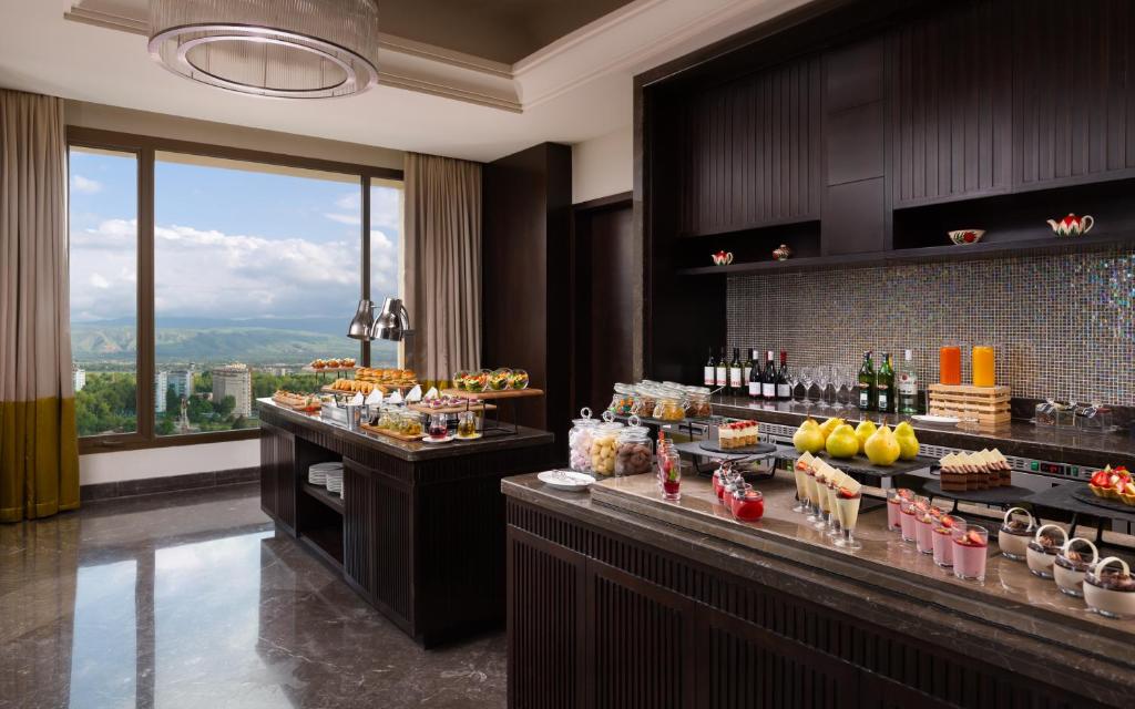 1. 힐튼 두샨베 (..