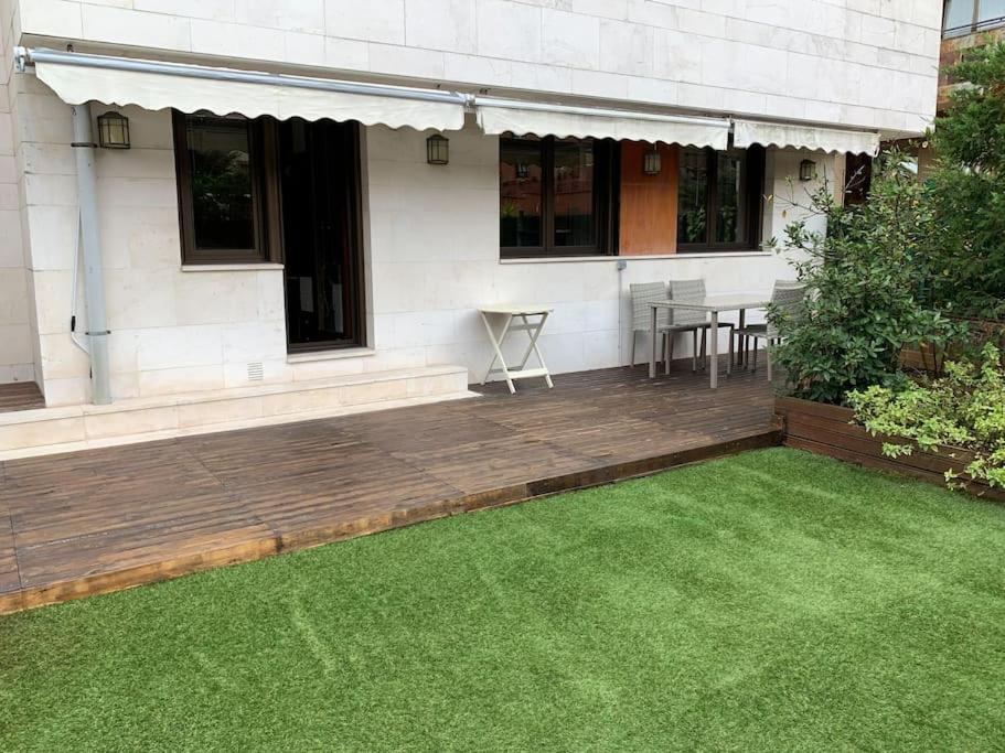 Apto con patio Parking Gratuito Anselmo Solar - 1