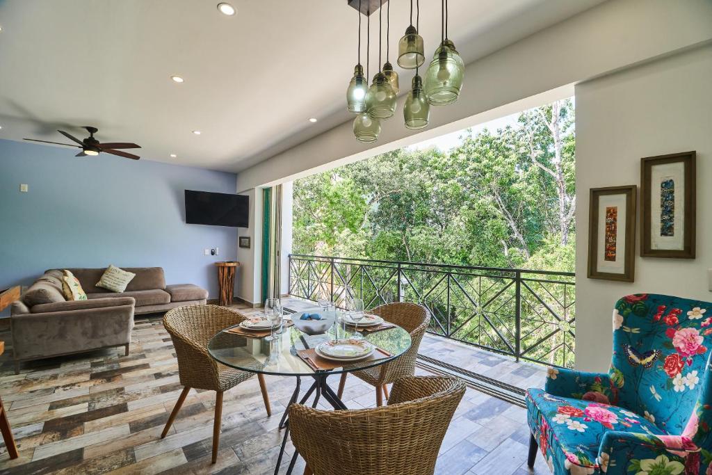 Unwind at Villa Magdalena, private villa with 3 bedrooms, rooftop pool and fast Wi-Fi for digital nomads - 2