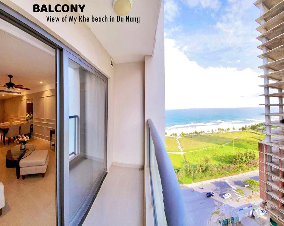 Luxury Apartment with Ocean View at Sheraton Building – 1 minute to beach