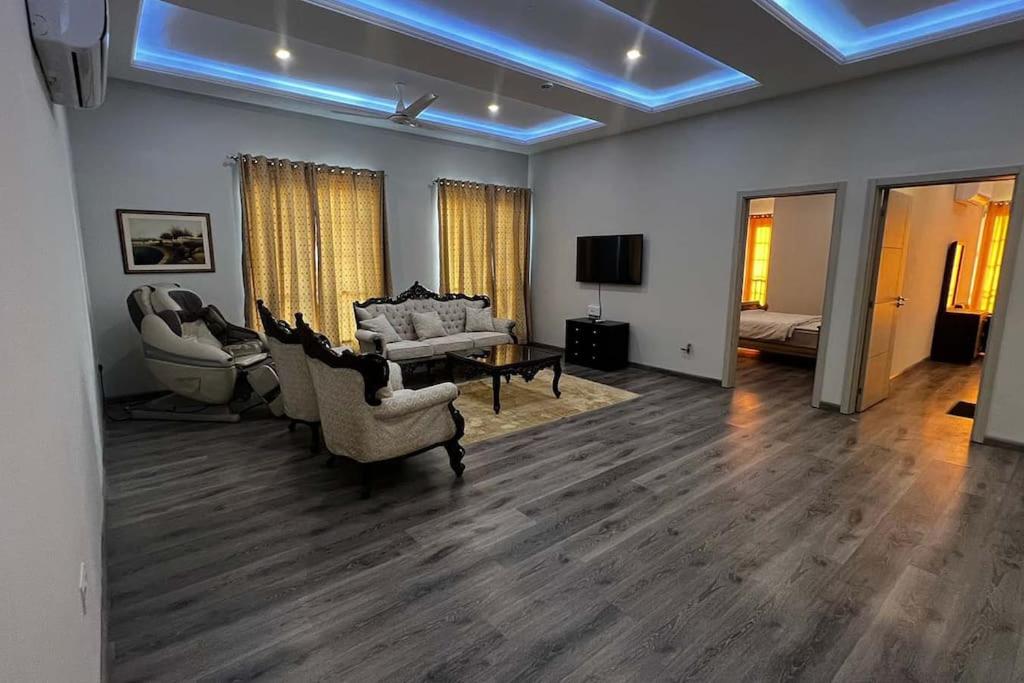 One Piccadilly, Islámábád