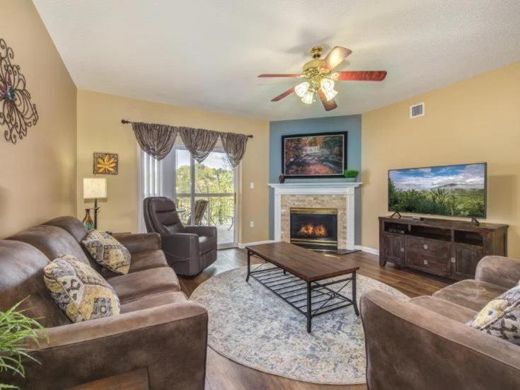 Bear Crossing 402, Pigeon Forge