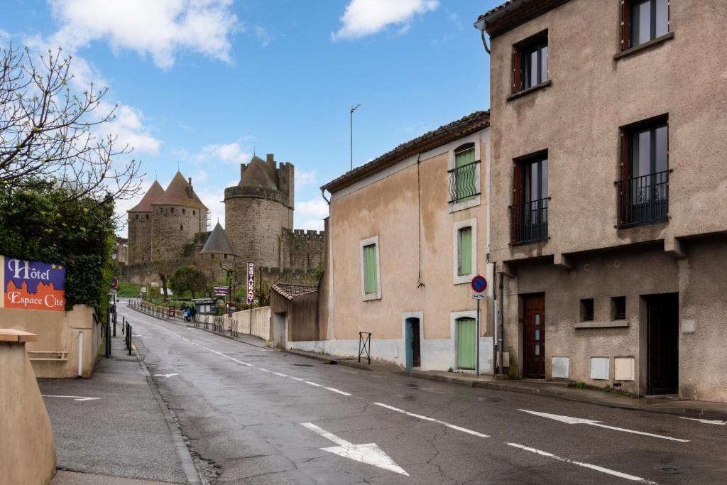 Le Logis de Joseph au pied de la Cité Médiévale - 1