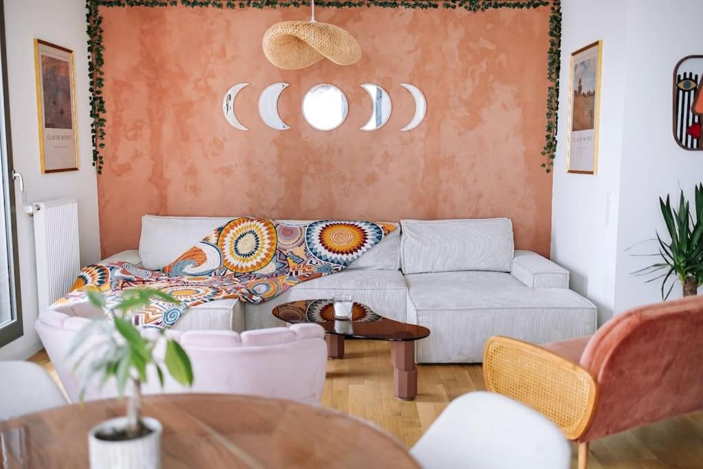 Penthouse with rooftop, Colombes