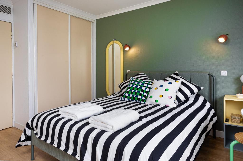 Lila Home - Tour Eiffel à 10mn - Balcon et Parking offert - 4