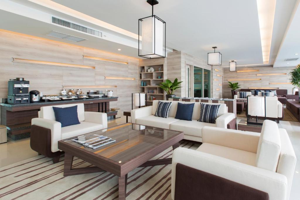 Shared lounge/TV area