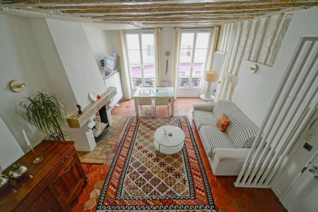 2 BR with the Best Location of Paris in 2nd Arr - 3