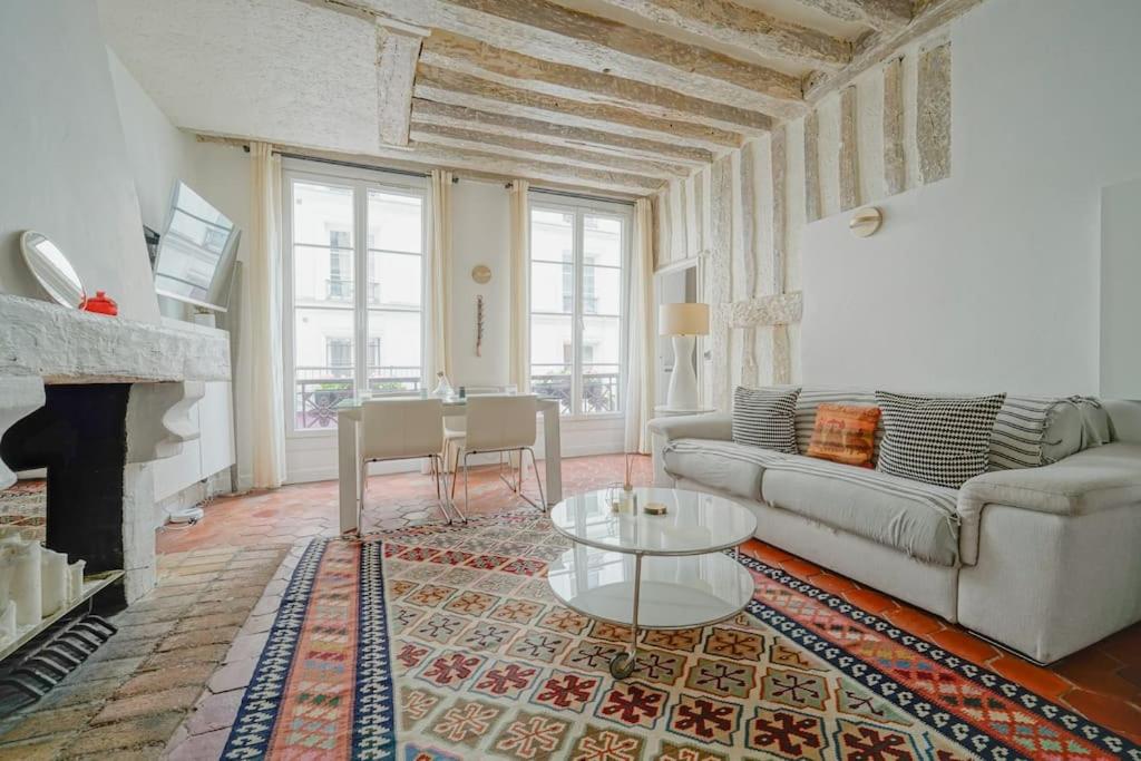 2 BR with the Best Location of Paris in 2nd Arr - 4