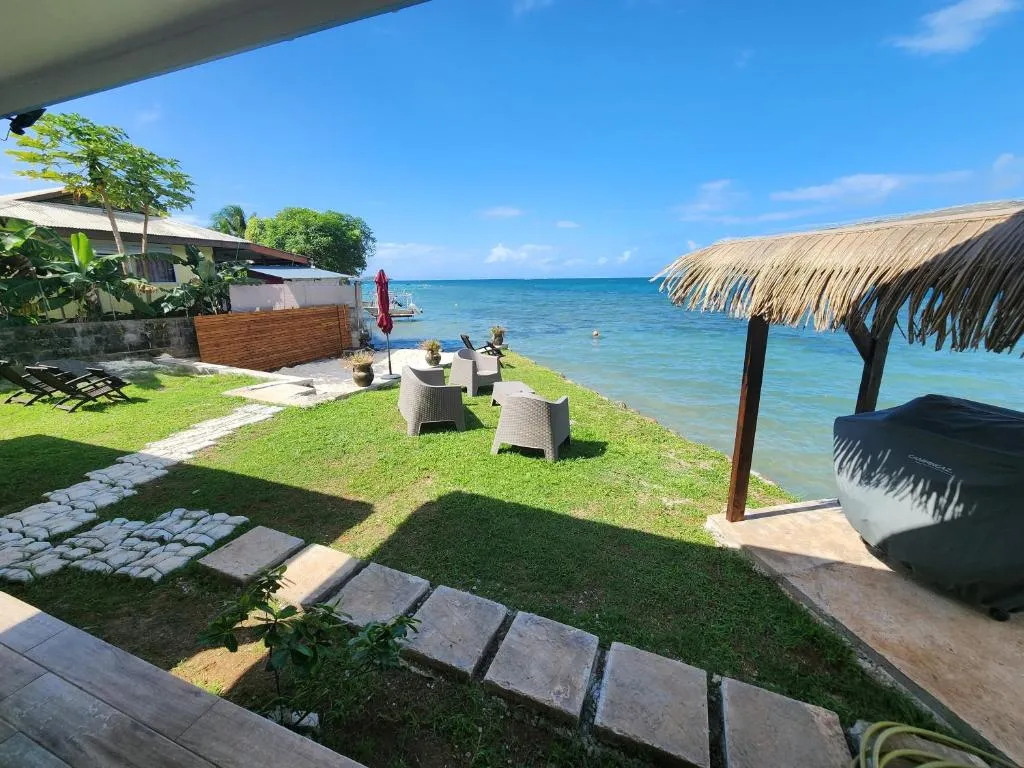Studio bord de mer Fare Tahitea Pension, hotel in Taputapuapea