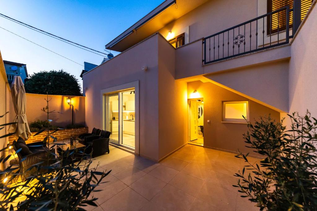 Find Your Haven in Morena Celeste Seaside Puntamika Apartments!, Zadar