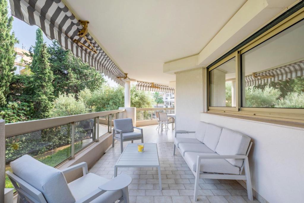 TANIT Piscine, 6 couchages, Parking, Antibes