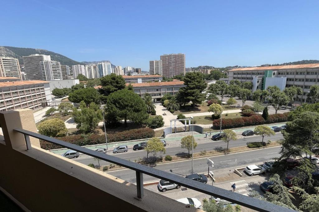 Nice T4 with balcony near downtown Toulon, Toulon