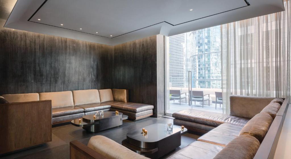 เดอะ นิกเกอร์บ็อกเกอร์ โฮเทล (The Knickerbocker Hotel)