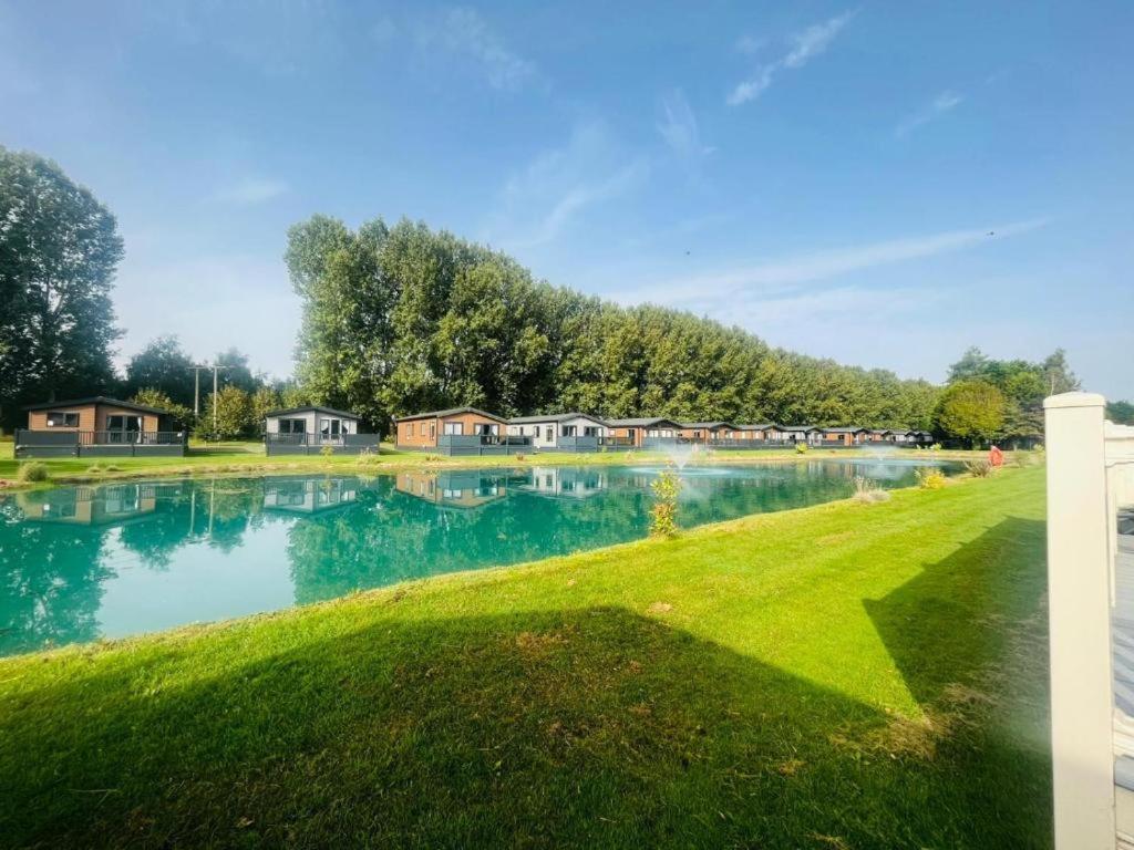 Huckleberry Lodge with Hot Tub, York