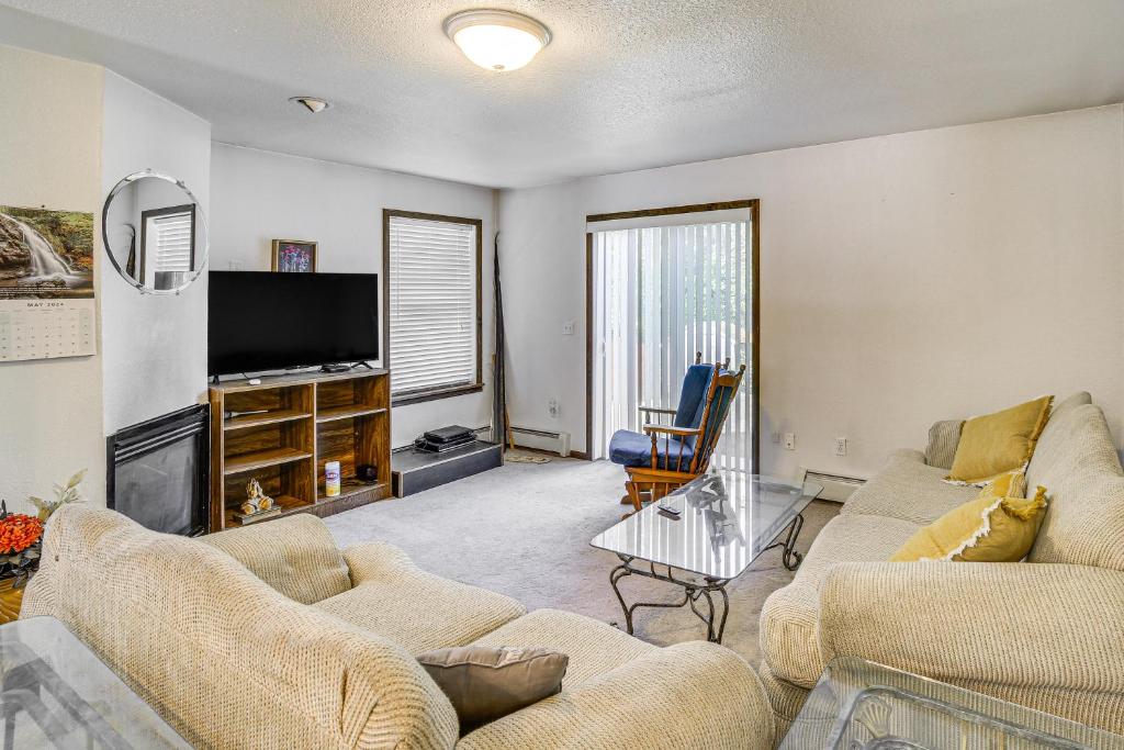 Home with Patio and Yard, 5 Mi to Downtown Anchorage!, Anchorage