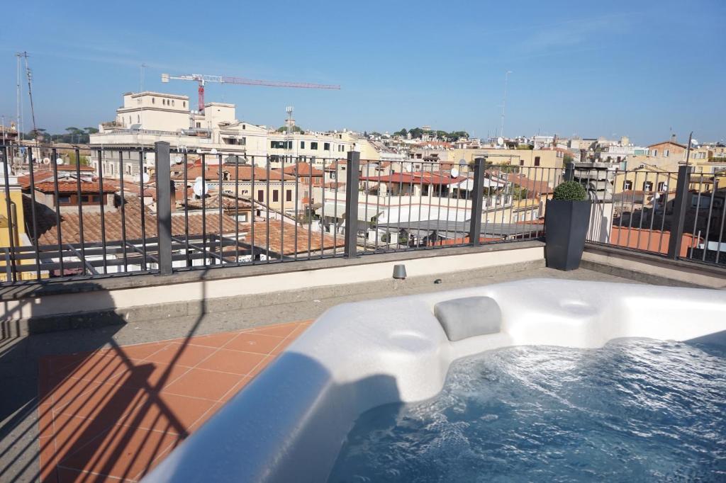 Trevi Palace Luxury Inn 3
