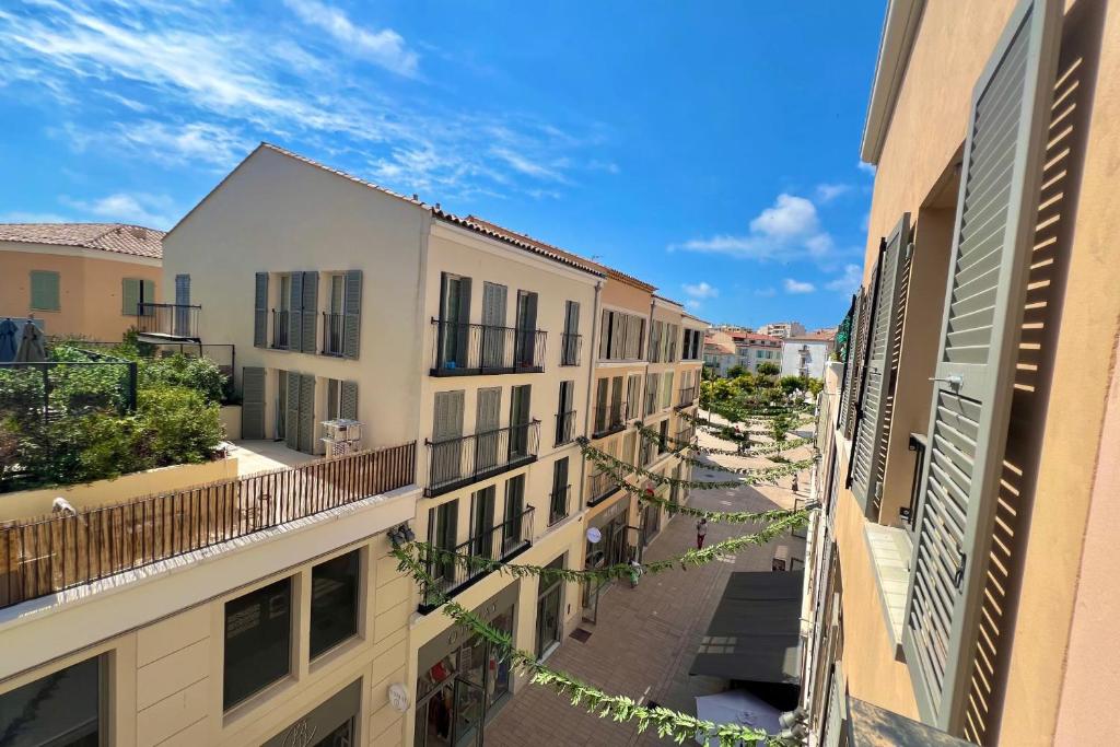 OLD ANTIBES - 4 persons - Private parking - 4
