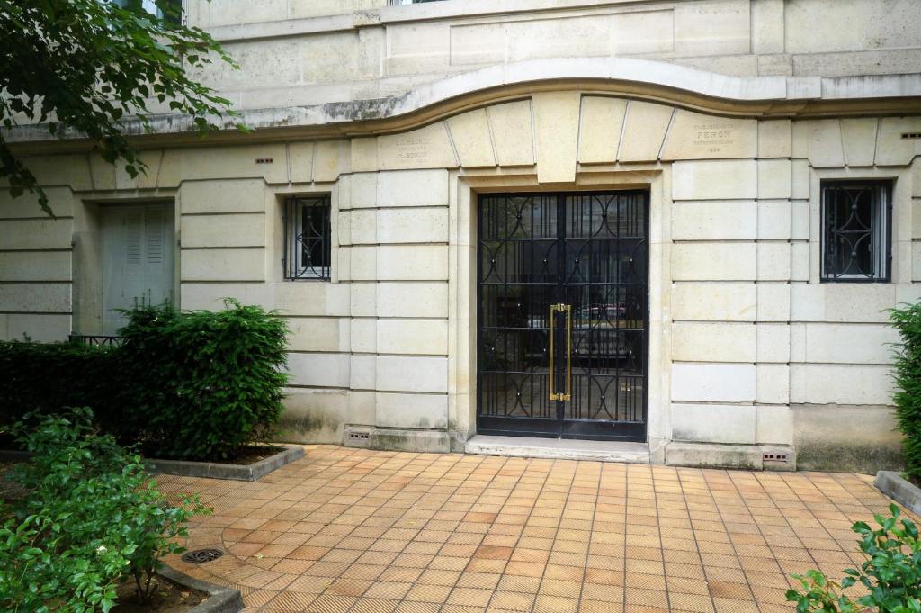 Porte d'Auteuil Paris furnished Appt - 2