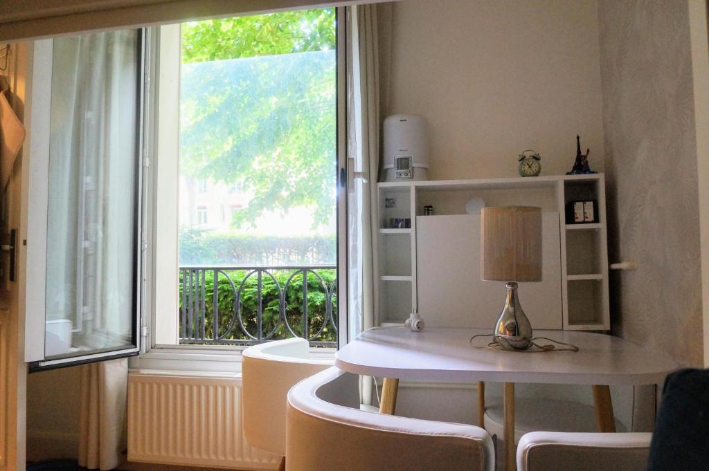 Porte d'Auteuil Paris furnished Appt - 1