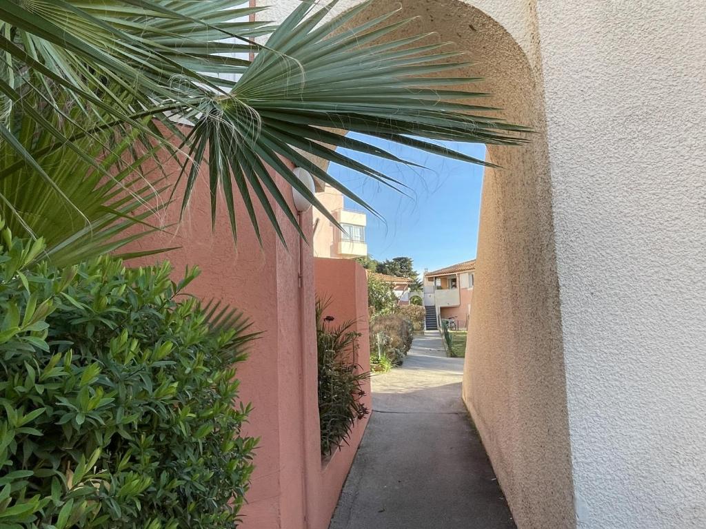 Studio cabine climatisé avec terrasse, parking privé, à 500m de la plage - FR-1-338-35 - 2