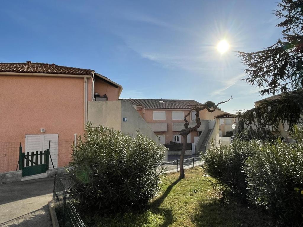 Studio cabine climatisé avec terrasse, parking privé, à 500m de la plage - FR-1-338-35 - 3