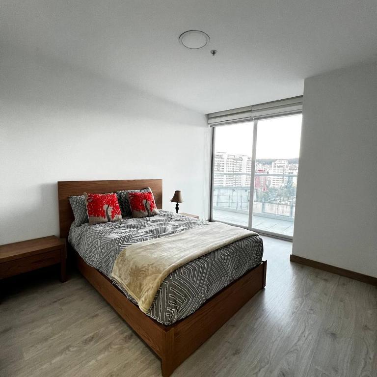 Depa de 3 dormitorios con piscina, jacuzzi y parking gratis - 3
