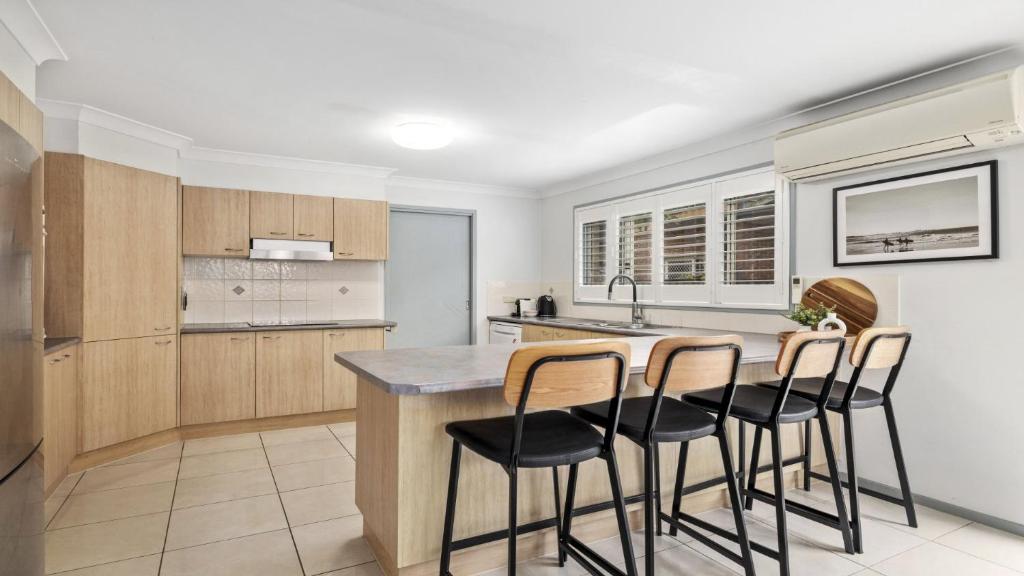 Chillax - Walk to Beach, Sauna, Pet-Friendly, Sleeps 6, Coffs Harbour