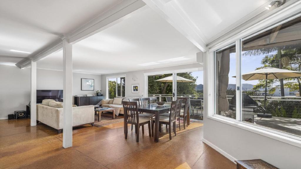 Jetty Hideaway - Cosy Cottage, Fireplace, Gardens, Coffs Harbour