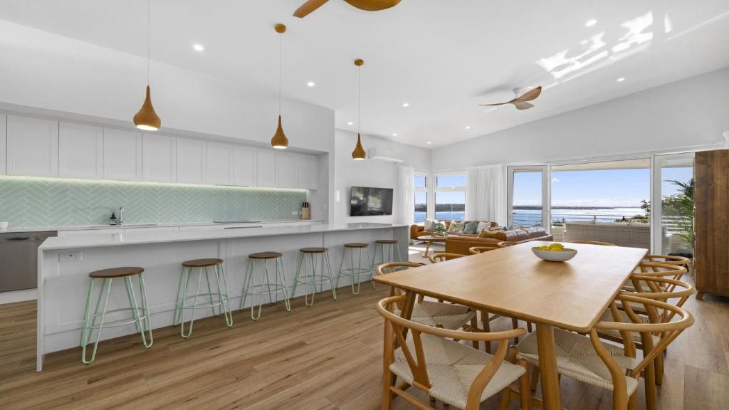 Tea Trees - Modern Townhouse, Village and Beach, Woolgoolga