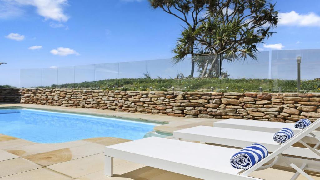 Captain's Quarters - Absolute Beachfront, Pool, Pets, Family Friendly, Sapphire Beach