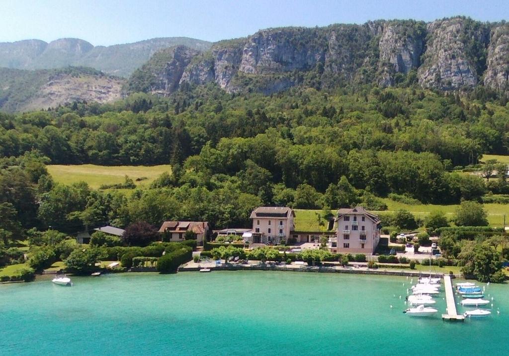 Le Nid du Lac, appartement en duplex au bord du lac d'Annecy, résidence avec plage privée - 1