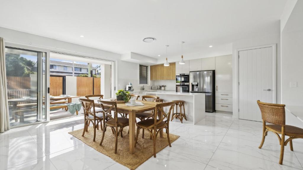 Seas the Day - Modern Townhouse in Sawtell Village, Sawtell