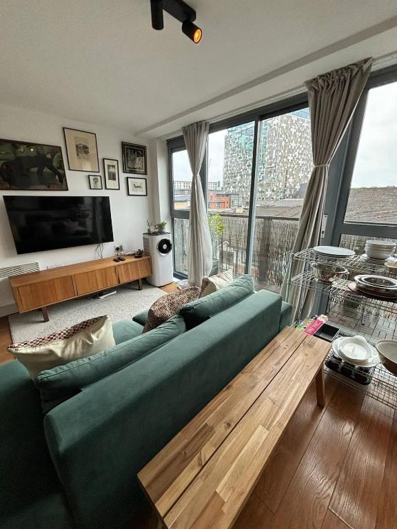 Modern Studio Retreat in Central Birmingham Pass The Keys, Birmingham