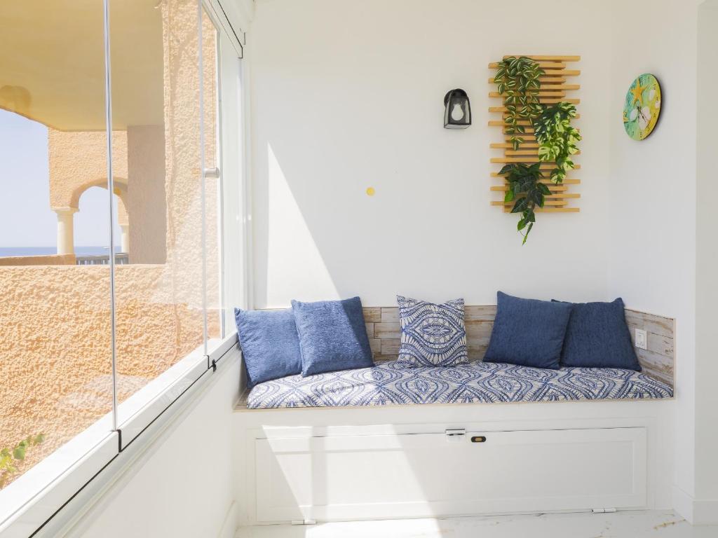Cubo's El Faro Beach Apartment with Pool - 3