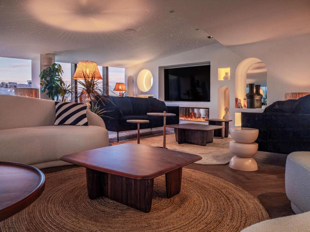 Bar/lounge, DoubleTree by Hilton Nice Centre Iconic in Nice