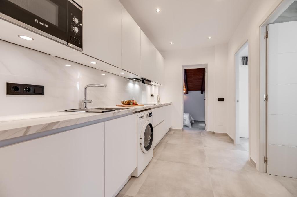 Charming Apartment Paraiso Beach - 4