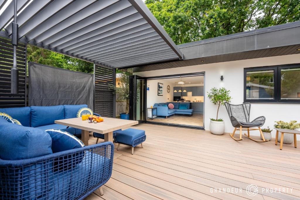 Harbour Haven by Grandeur Property, Poole