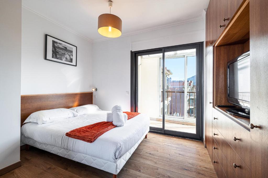 Open Sky Terrace Lage 1 Bdr & Parking - 5