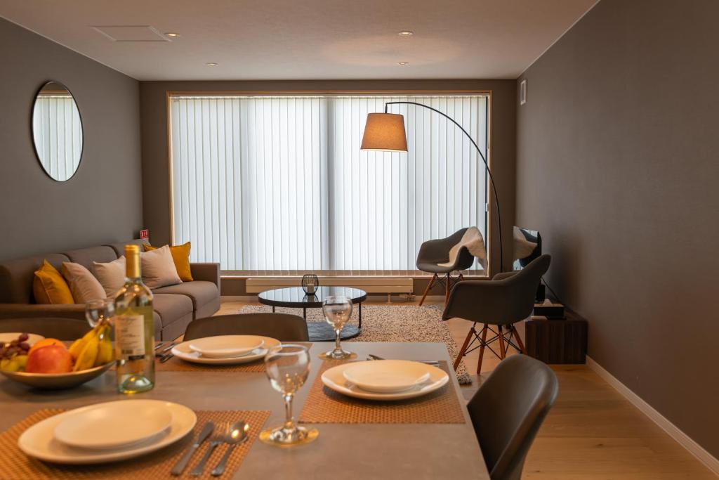 Snow Monkey Loft, Kutčan