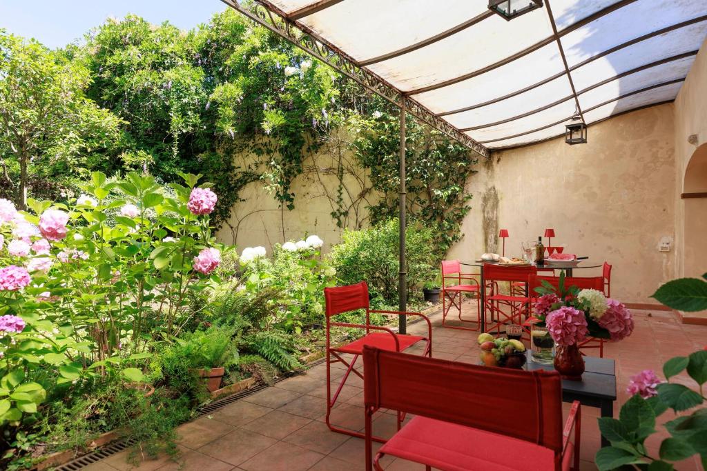Florence Huge Apartment with Private Garden, Florencie