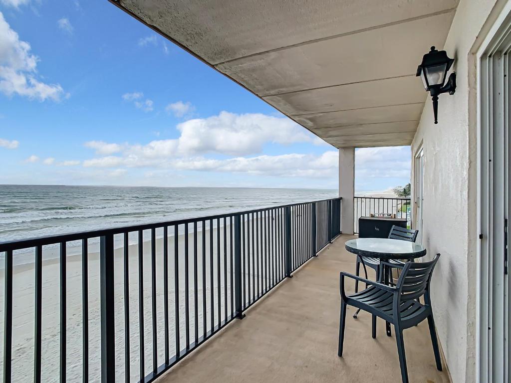 Beachfront with large private balcony ~ Shore Villa Condo, Edgewater