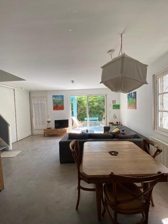 Maison 300 m de la plage avec un bel extérieur - 3