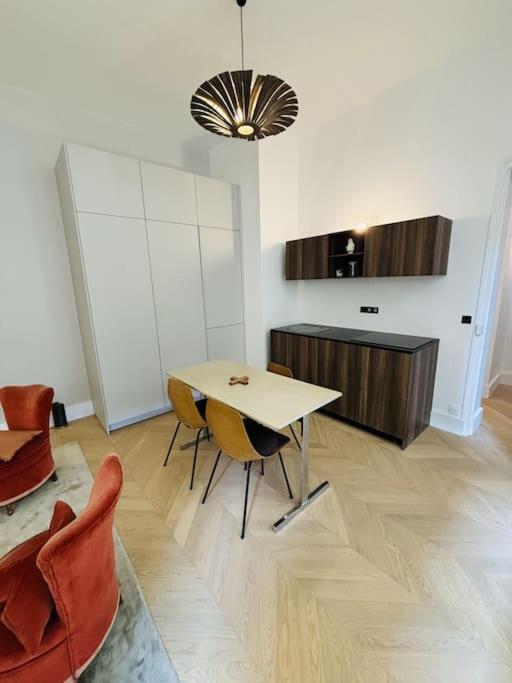 Modern apt Canal st Martin - 2