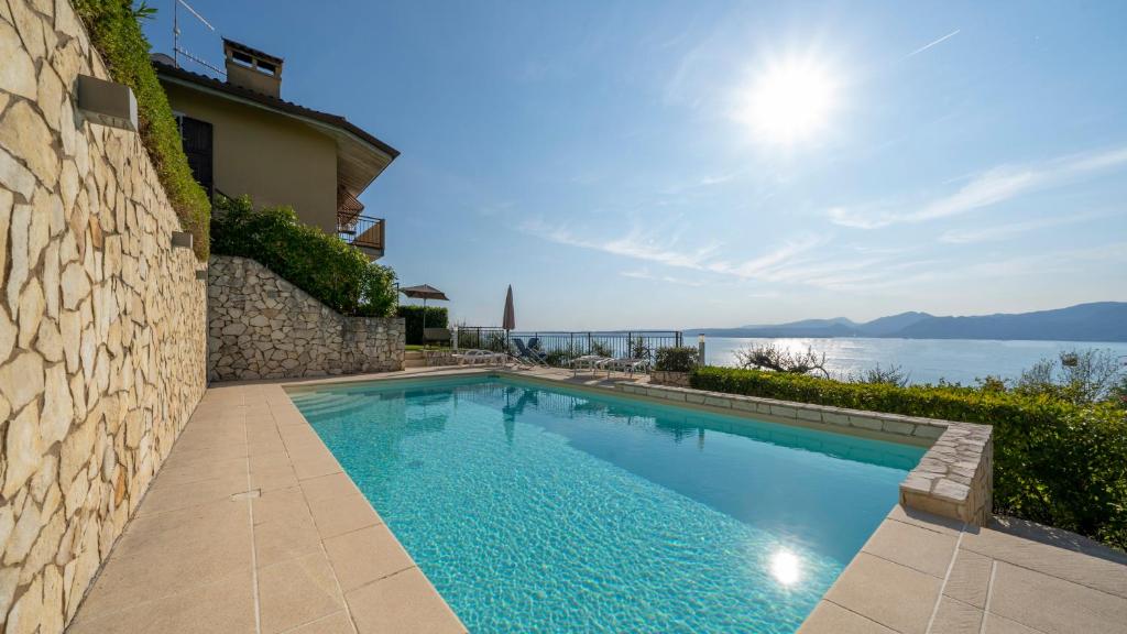 Garda Lake, free park, big swimming pool - 1